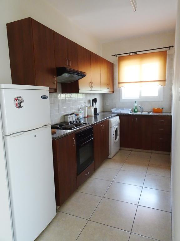 Melpo Court Apartment Geroskipou Luaran gambar